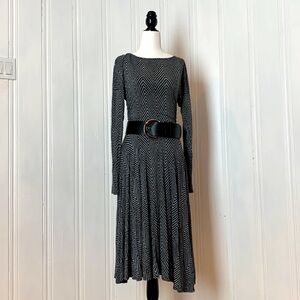 TRACY REESE flowy black and grey chevron striped dress